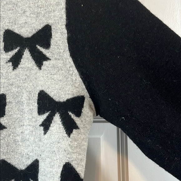 J. Crew Gray and Black Crew Neck Wool Blend Sweater with Bow Pattern - Size S - Picture 5 of 16